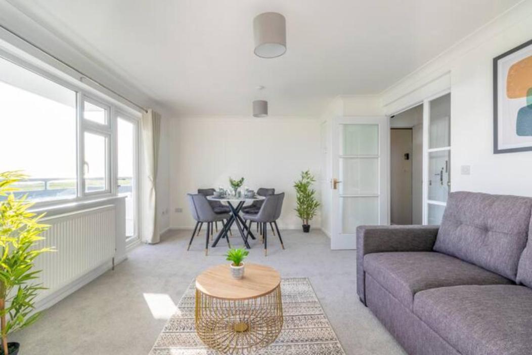 Large Sea View 2 Bedroom Sleeps 6 - Free Parking Bournemouth Exterior photo
