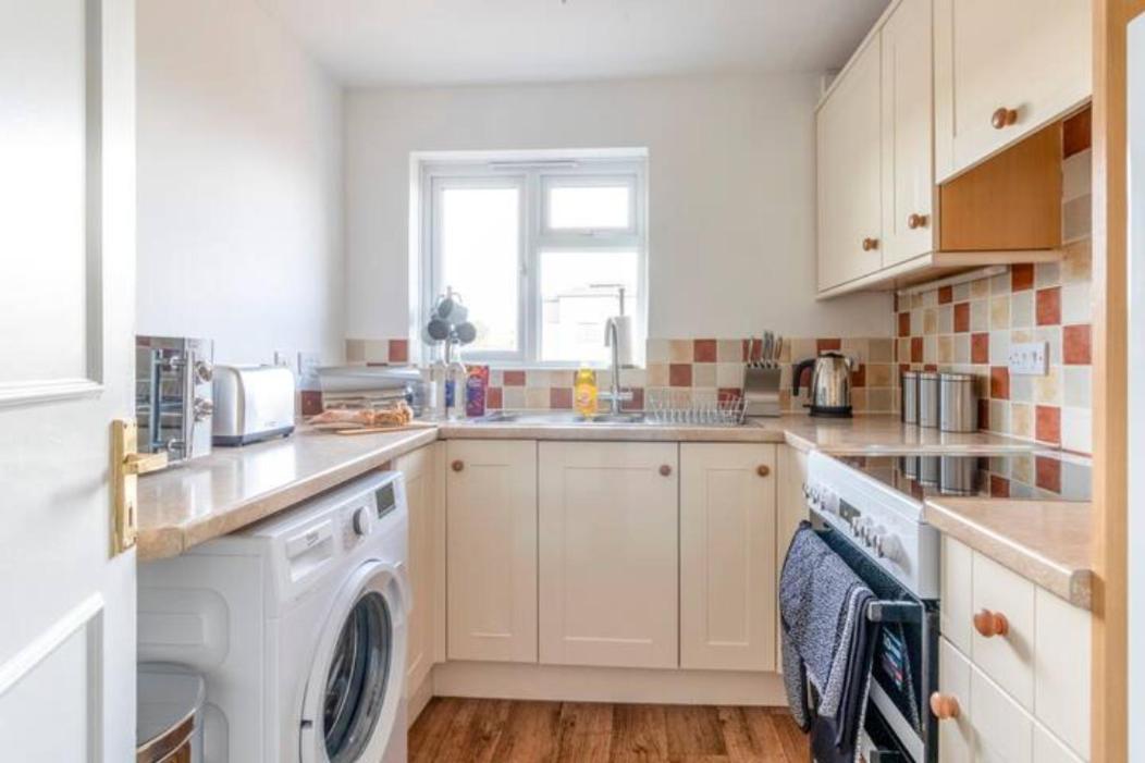 Large Sea View 2 Bedroom Sleeps 6 - Free Parking Bournemouth Exterior photo