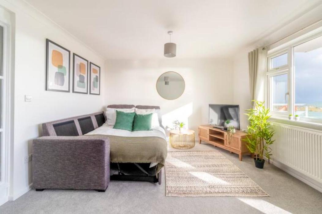 Large Sea View 2 Bedroom Sleeps 6 - Free Parking Bournemouth Exterior photo