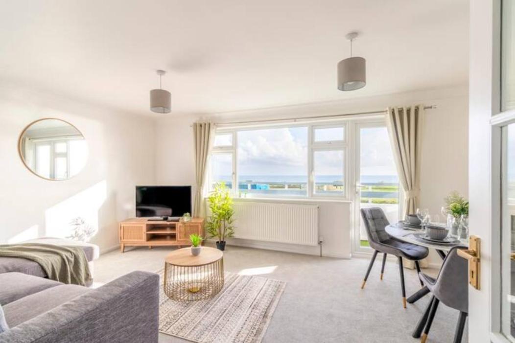 Large Sea View 2 Bedroom Sleeps 6 - Free Parking Bournemouth Exterior photo