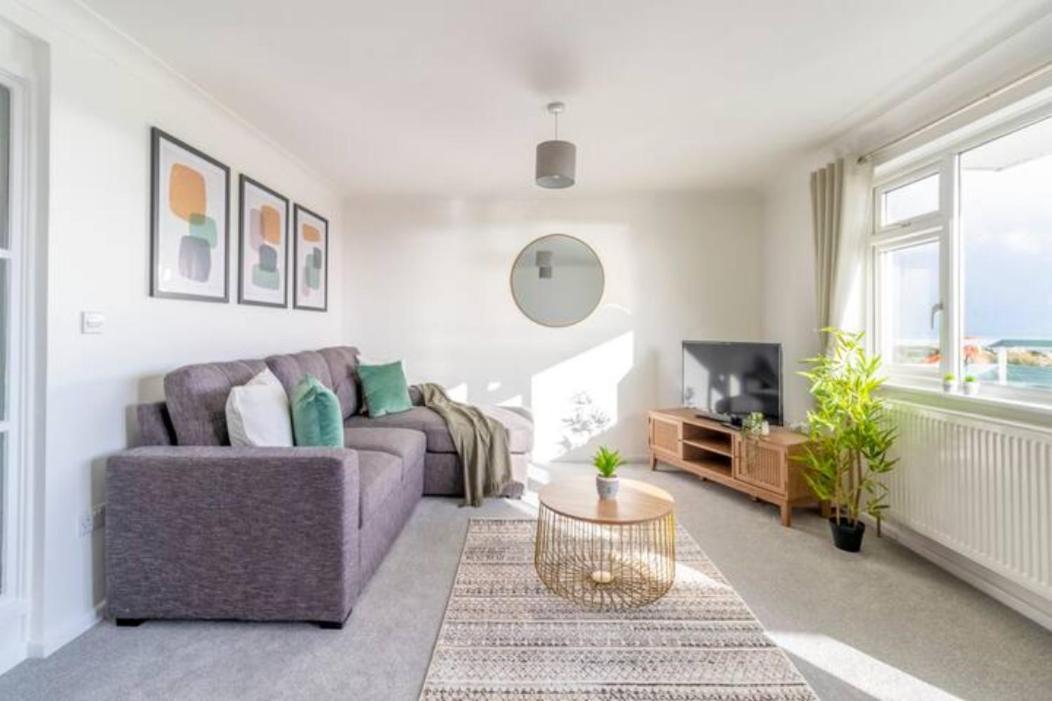 Large Sea View 2 Bedroom Sleeps 6 - Free Parking Bournemouth Exterior photo
